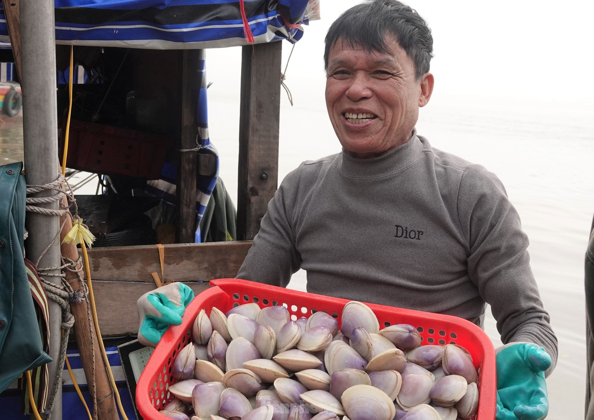 Trúng đậm ngao tím gần bờ, ngư dân phấn khởi hốt tiền triệu ảnh 5