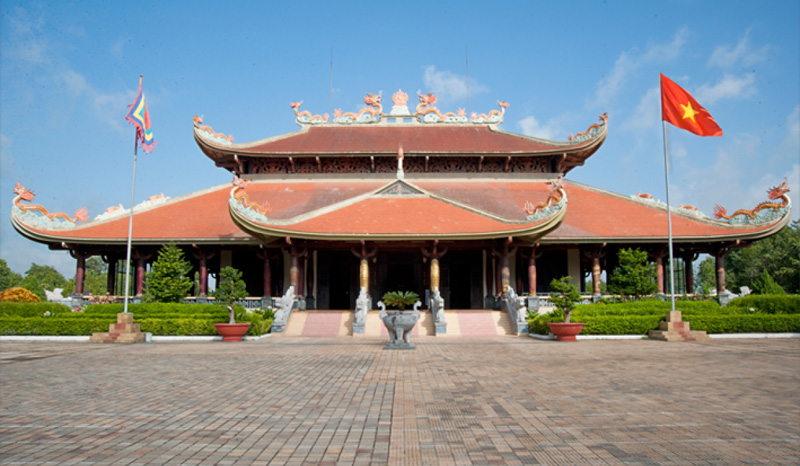Đến tưởng niệm Bến Dược 